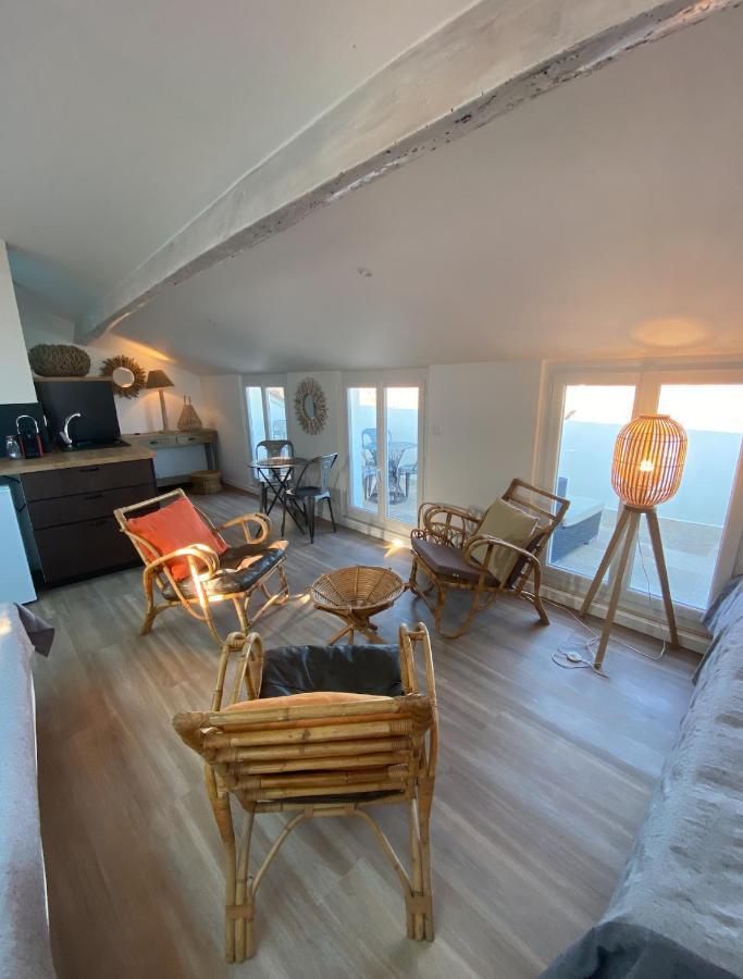 Les Nuits Etoilees, Studio Terrasse Apercu Mer, Tres Lumineux, Ac, 100M Du Port Sanary Eksteriør bilde